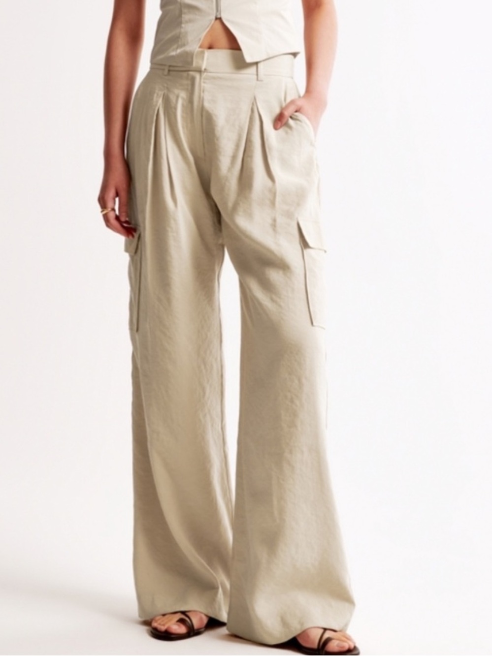 Abercrombie & Fitch Wide-Leg Cargo Pants in Light Beige 26 Short NWT